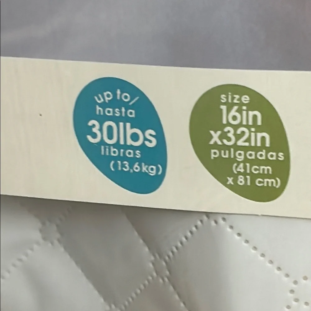 White Mattress Cover with Minimalist Design